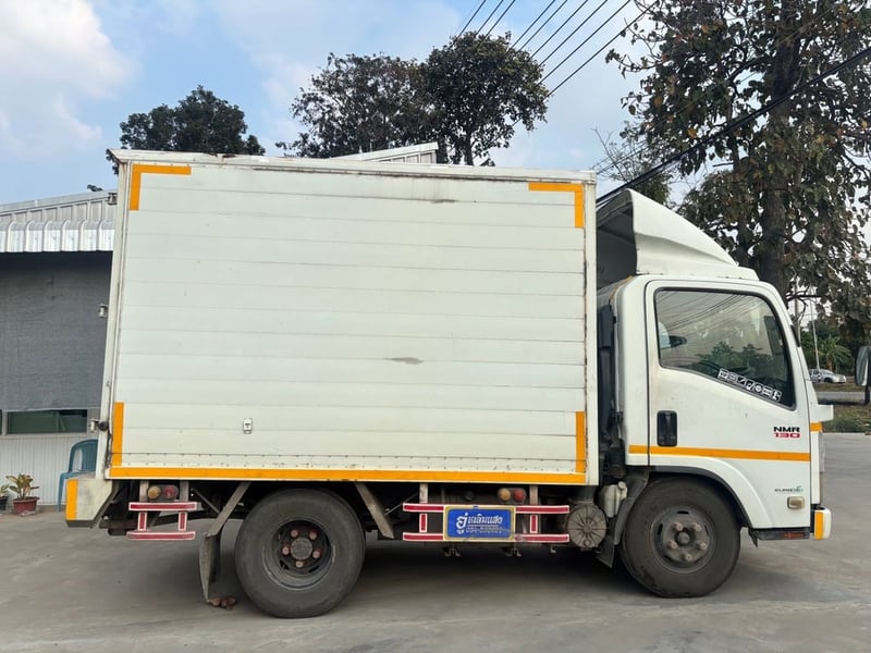  6ล้อตู้ทึบ NMR 130แรง ปี56 3.32ม. 