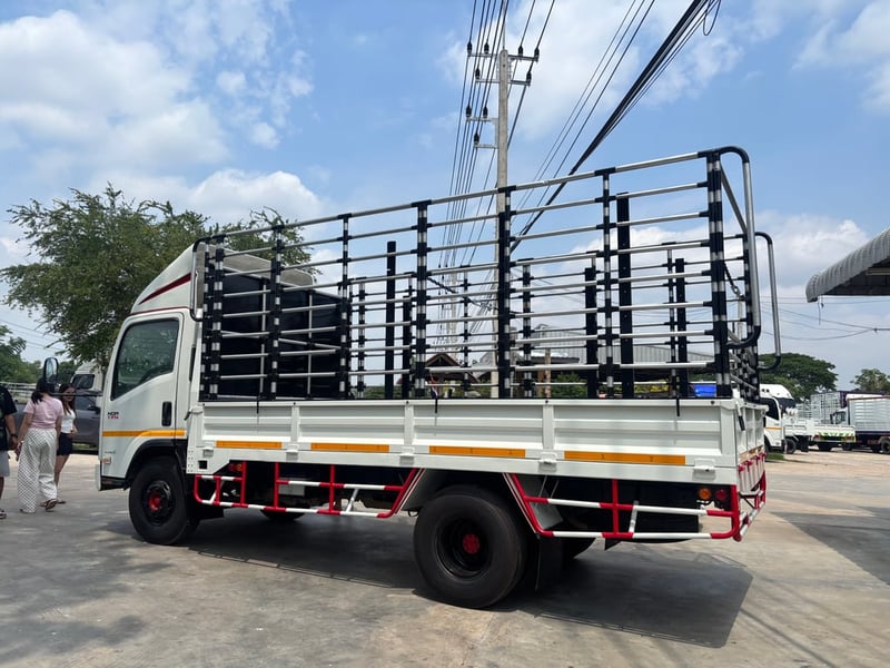 ISUZU NQR 175แรง ปี59 ยางเต็ม กระบะใหม่ ISUZU NQR 175แรง ปี59 ยางเต็ม กระบะใหม่