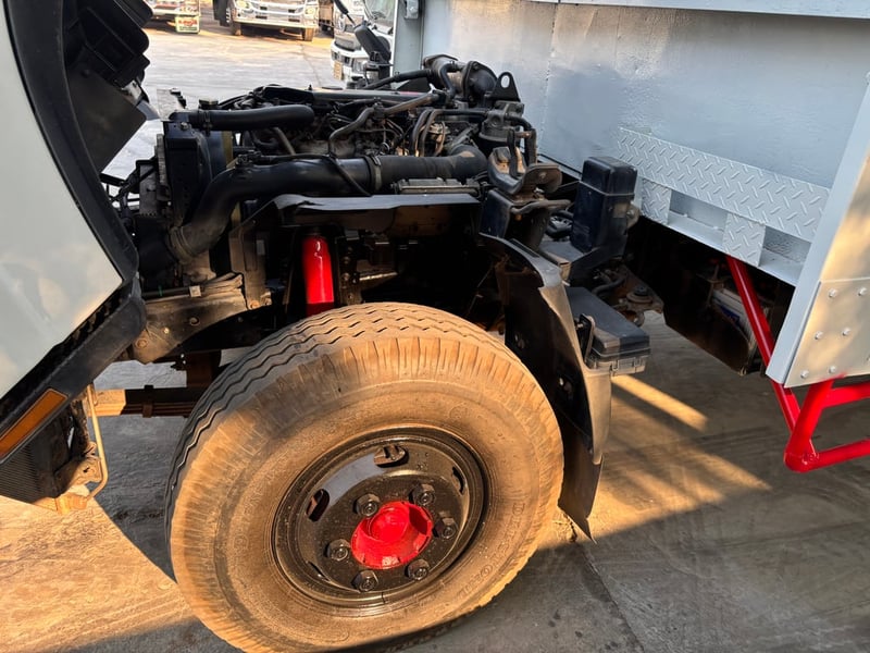 HINO NQR 175แรง ปี56 5.60ม.