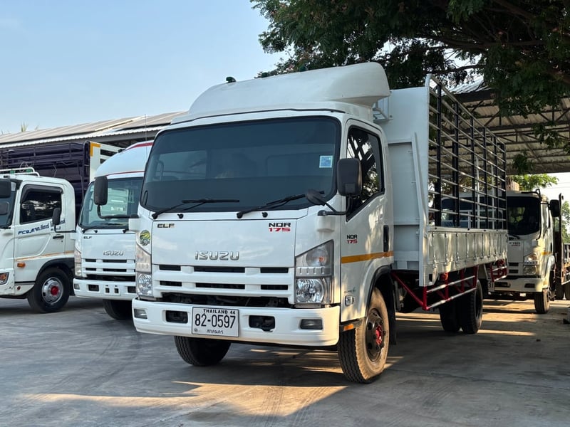 รถบรรทุก NQR 175 ปี56 5.60ม.