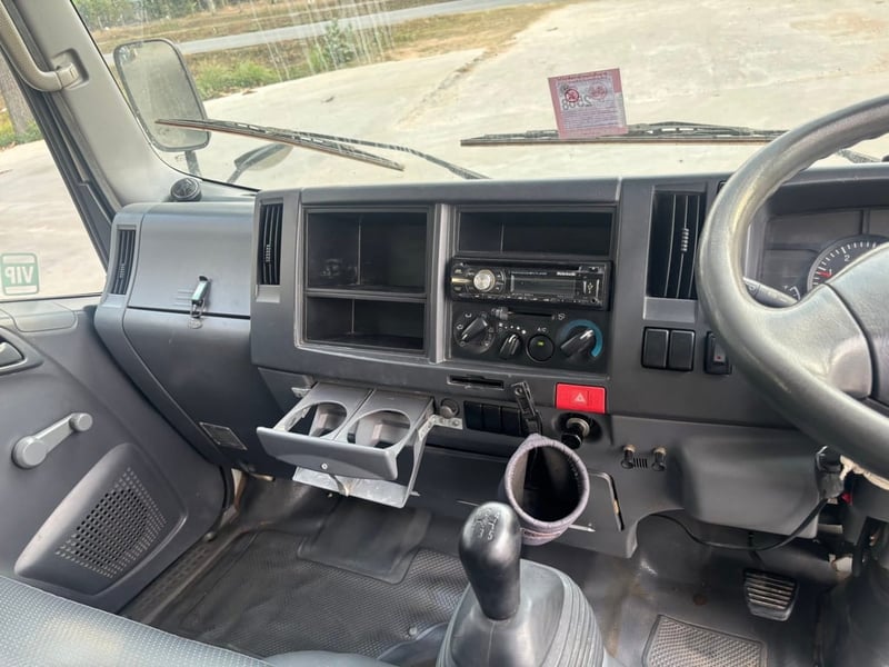  6ล้อตู้ทึบ NMR 130แรง ปี56 3.32ม. 