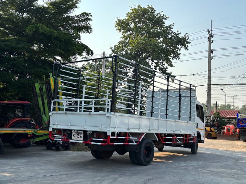 HINO NQR 175แรง ปี56 5.60ม.