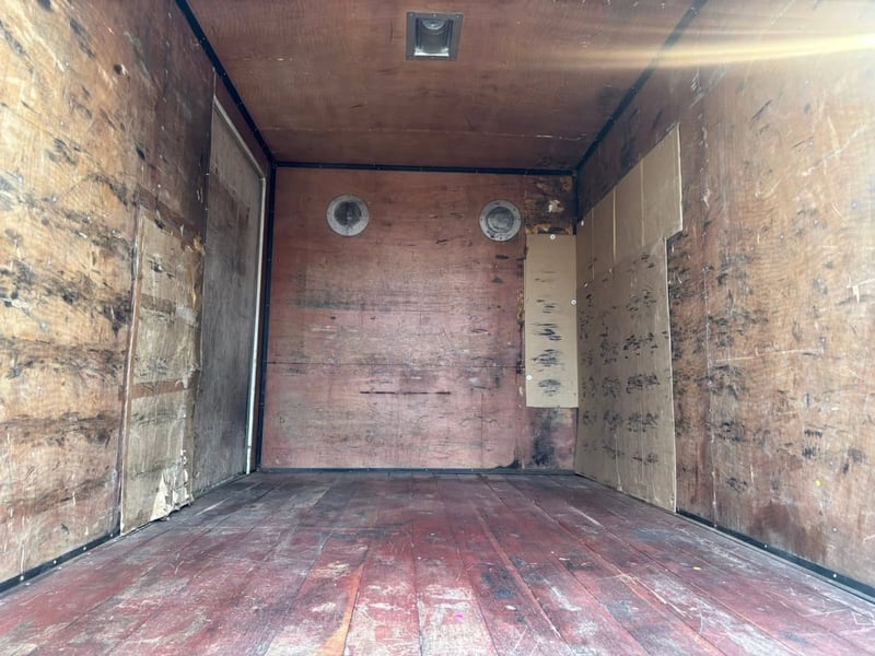  6ล้อตู้ทึบ NMR 130แรง ปี56 3.32ม. 