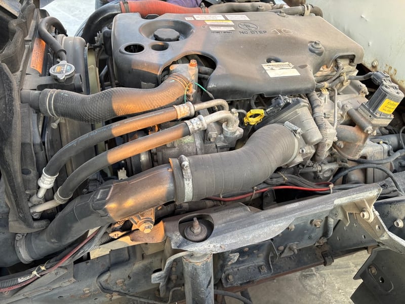  6ล้อตู้ทึบ NMR 130แรง ปี56 3.32ม. 