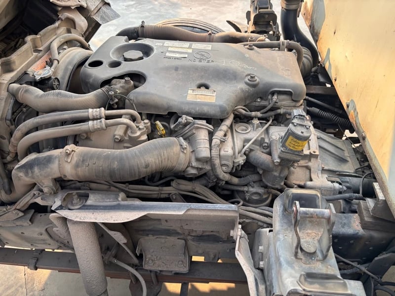  6ล้อตู้ทึบ NMR 130แรง ปี56 3.32ม. 