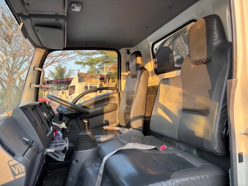  6ล้อตู้ทึบ NMR 130แรง ปี56 3.32ม. 