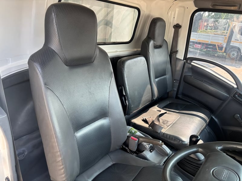 HINO NQR 175แรง ปี56 5.60ม.