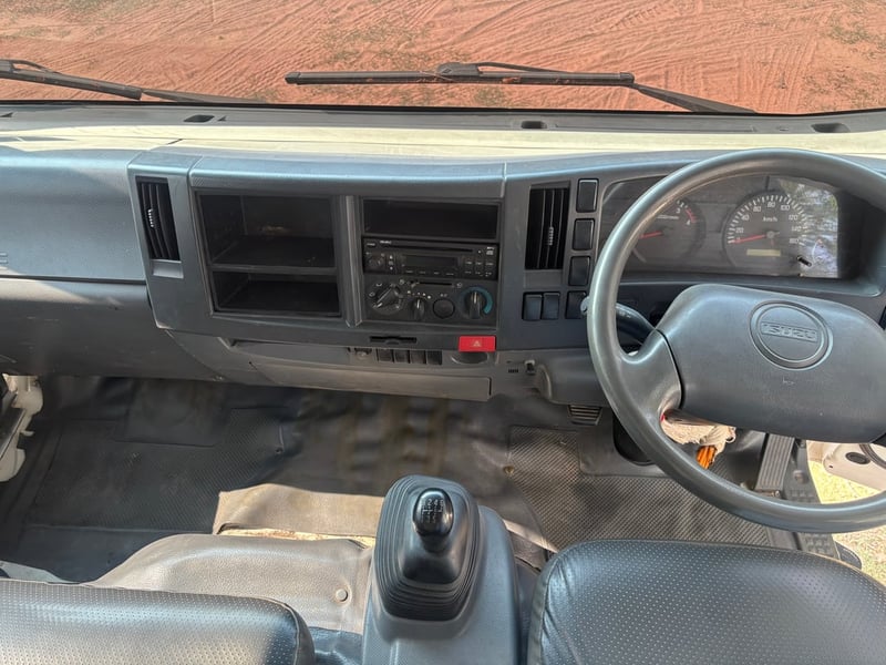 HINO NQR 175แรง ปี56 5.60ม.