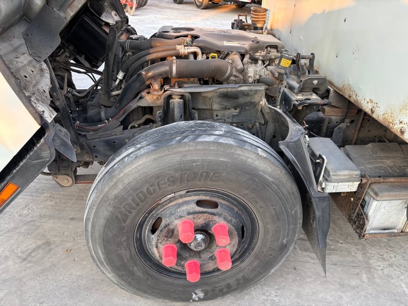  6ล้อตู้ทึบ NMR 130แรง ปี56 3.32ม. 