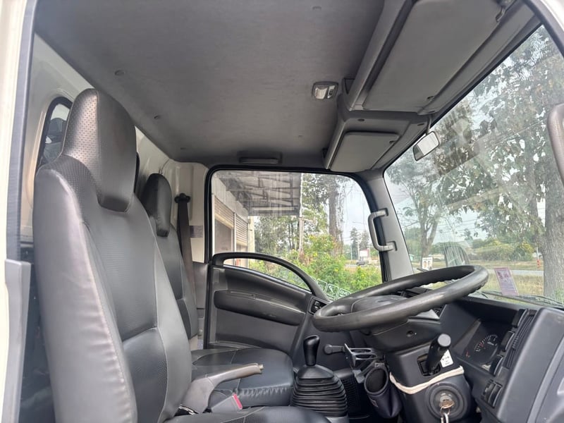  6ล้อตู้ทึบ NMR 130แรง ปี56 3.32ม. 