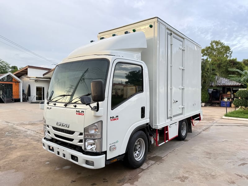 4 ล้อ NLR ปี 59 เครื่อง 130 แรง ป้ายเล็กไม่ติดเวลา ตู้แห้งยาว 3.20 เมตร ภายในเต็ม เครื่องแน่นๆ รถพร้อมใช้งาน