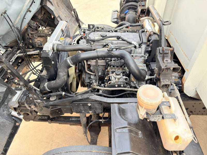 6 ล้อ FRR 210 ปี 58 กระบะเหล็กยาว 6.50 เมตร เปิดได้รอบ รถห้างแต่งโฉมใหม่ ไฟหน้าโปรเจคเตอร์ สภาพสวย ภายในเต็ม เครื่องดี ช่วงล่าง