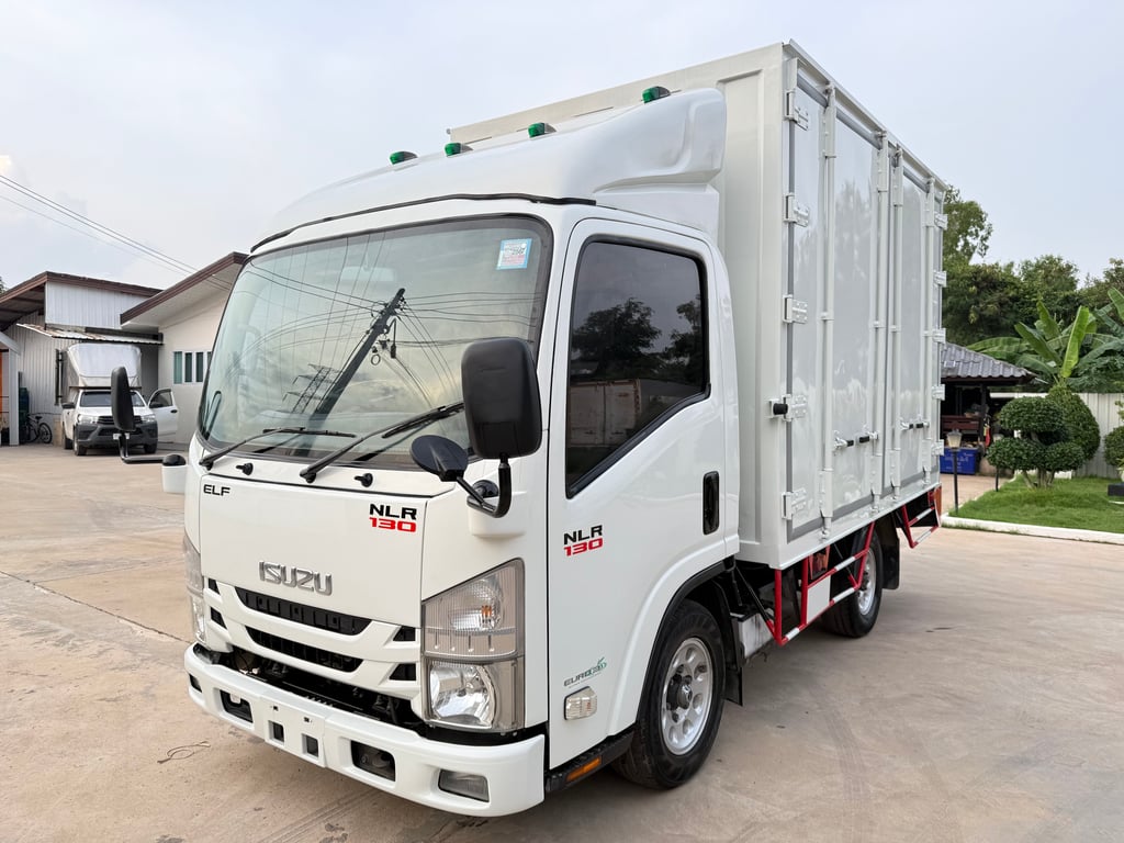 4 ล้อ NLR ปี 65 เครื่อง 130 แรง ป้ายเล็กไม่ติดเวลา ตู้แห้งเปิดรอบคันยาว 3.30 เมตร ภายในเต็ม เครื่องแน่นๆ รถพร้อมใช้ 4 ล้อ NLR ปี 65 เครื่อง 130 แรง ป้ายเล็กไม่ติดเวลา ตู้แห้งเปิดรอบคันยาว 3.30 เมตร ภายในเต็ม เครื่องแน่นๆ รถพร้อมใช้