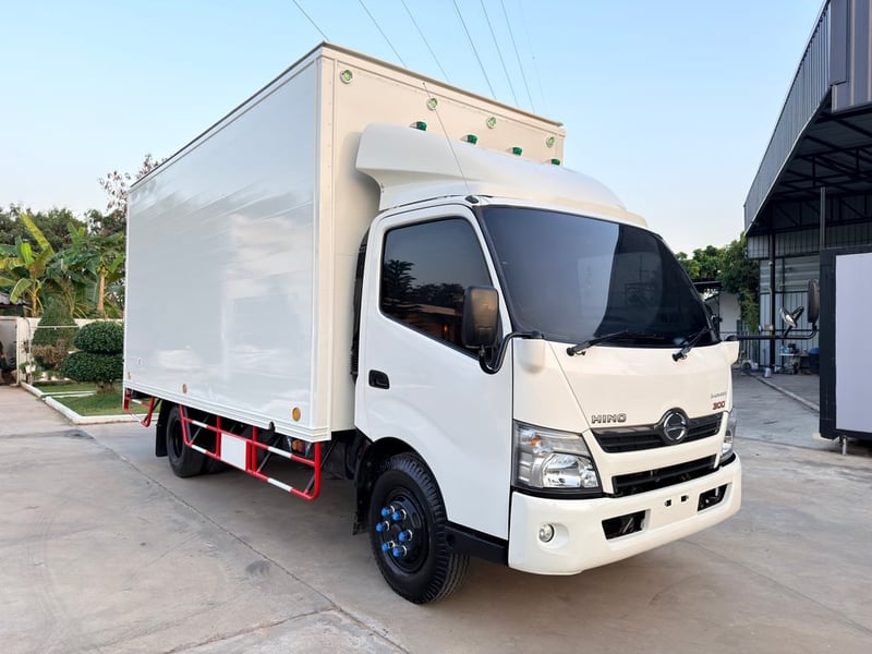 6 ล้อ Hino XZU720R ปี 61 ไมล์น้อย เครื่อง 150 แรง ตู้แห้งยาว 5 เมตร มีลิฟท์ท้าย ภายในสวย เครื่องแน่นๆ รถพร้อมใช้งาน เอกสารพร้อมโอน