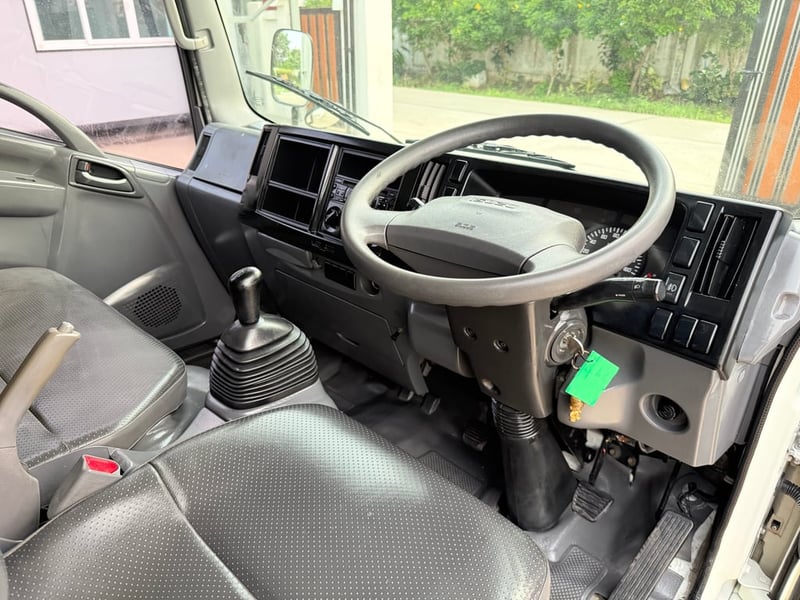 4 ล้อ NLR ปี 65 เครื่อง 130 แรง ป้ายเล็กไม่ติดเวลา ตู้แห้งเปิดรอบคันยาว 3.30 เมตร ภายในเต็ม เครื่องแน่นๆ รถพร้อมใช้