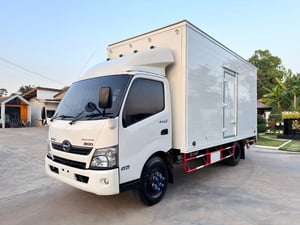 6 ล้อ Hino XZU720R ปี 61 ไมล์น้อย เครื่อง 150 แรง ตู้แห้งยาว 5 เมตร มีลิฟท์ท้าย ภายในสวย เครื่องแน่นๆ รถพร้อมใช้งาน เอกสารพร้อมโอน
