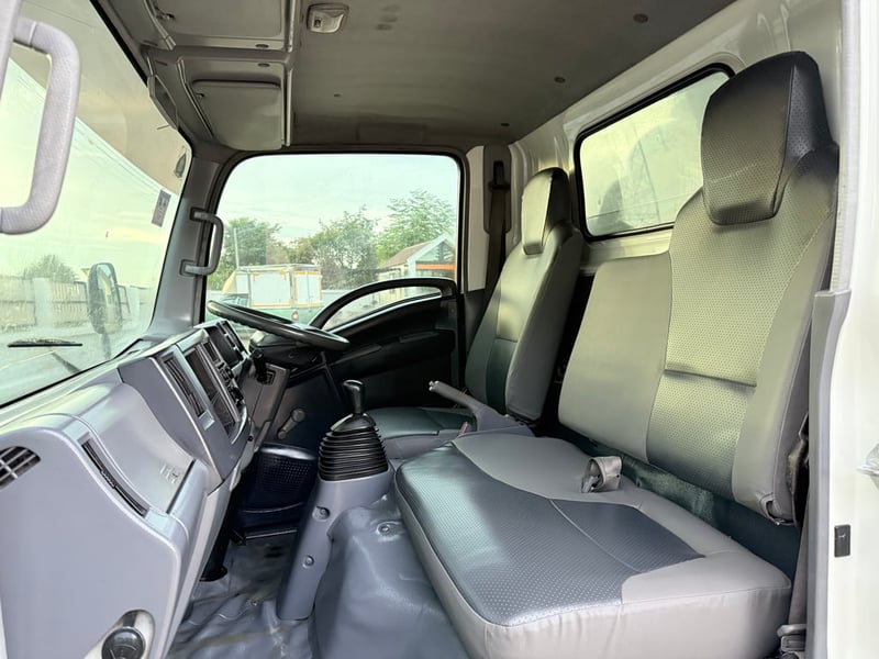 4 ล้อ NLR ปี 59 เครื่อง 130 แรง ป้ายเล็กไม่ติดเวลา ตู้แห้งยาว 3.20 เมตร ภายในเต็ม เครื่องแน่นๆ รถพร้อมใช้งาน