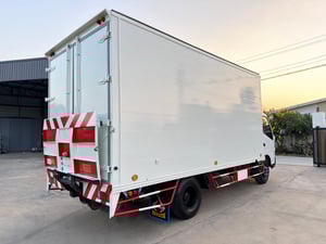 6 ล้อ Hino XZU720R ปี 61 ไมล์น้อย เครื่อง 150 แรง ตู้แห้งยาว 5 เมตร มีลิฟท์ท้าย ภายในสวย เครื่องแน่นๆ รถพร้อมใช้งาน เอกสารพร้อมโอน
