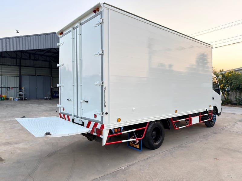 6 ล้อ Hino XZU720R ปี 61 ไมล์น้อย เครื่อง 150 แรง ตู้แห้งยาว 5 เมตร มีลิฟท์ท้าย ภายในสวย เครื่องแน่นๆ รถพร้อมใช้งาน เอกสารพร้อมโอน