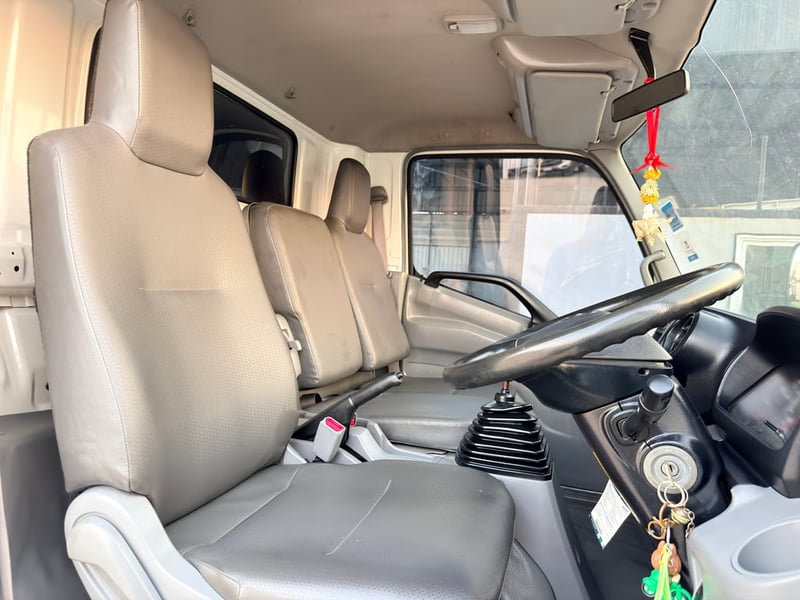 6 ล้อ Hino XZU720R ปี 61 ไมล์น้อย เครื่อง 150 แรง ตู้แห้งยาว 5 เมตร มีลิฟท์ท้าย ภายในสวย เครื่องแน่นๆ รถพร้อมใช้งาน เอกสารพร้อมโอน