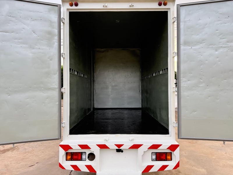 4 ล้อ NLR ปี 59 เครื่อง 130 แรง ป้ายเล็กไม่ติดเวลา ตู้แห้งยาว 3.20 เมตร ภายในเต็ม เครื่องแน่นๆ รถพร้อมใช้งาน