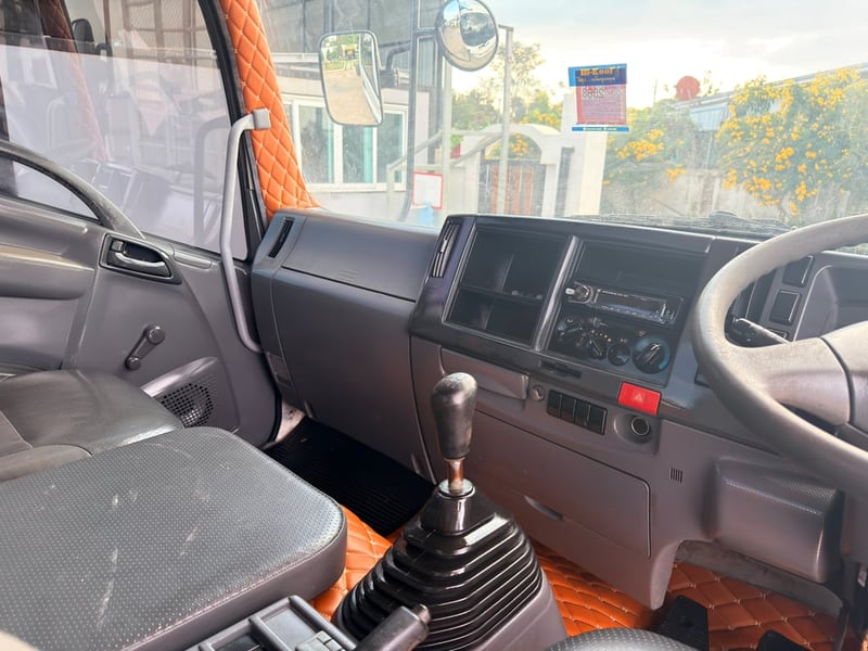 6 ล้อ FRR 210 ปี 58 กระบะเหล็กยาว 6.50 เมตร เปิดได้รอบ รถห้างแต่งโฉมใหม่ ไฟหน้าโปรเจคเตอร์ สภาพสวย ภายในเต็ม เครื่องดี ช่วงล่าง