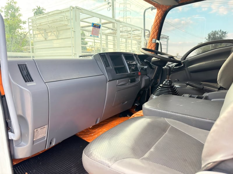 6 ล้อ FRR 210 ปี 58 กระบะเหล็กยาว 6.50 เมตร เปิดได้รอบ รถห้างแต่งโฉมใหม่ ไฟหน้าโปรเจคเตอร์ สภาพสวย ภายในเต็ม เครื่องดี ช่วงล่าง