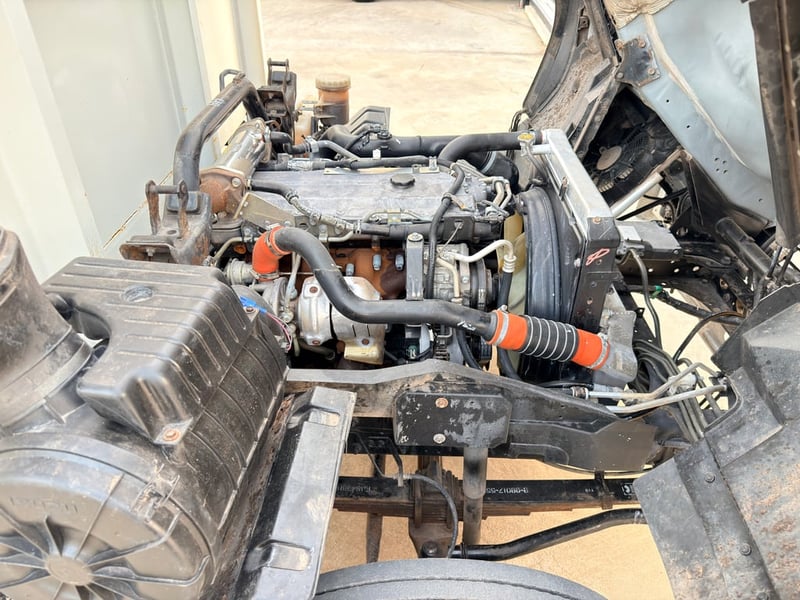 6 ล้อ FRR 210 ปี 58 กระบะเหล็กยาว 6.50 เมตร เปิดได้รอบ รถห้างแต่งโฉมใหม่ ไฟหน้าโปรเจคเตอร์ สภาพสวย ภายในเต็ม เครื่องดี ช่วงล่าง