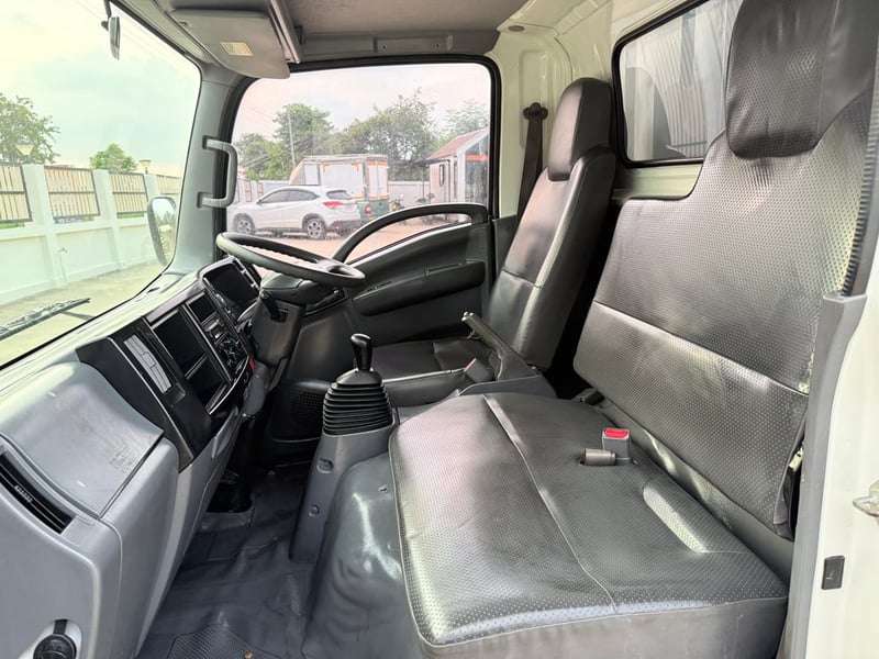 4 ล้อ NLR ปี 65 เครื่อง 130 แรง ป้ายเล็กไม่ติดเวลา ตู้แห้งเปิดรอบคันยาว 3.30 เมตร ภายในเต็ม เครื่องแน่นๆ รถพร้อมใช้