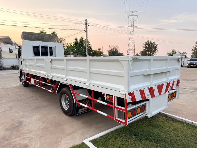 6 ล้อ FRR 210 ปี 58 กระบะเหล็กยาว 6.50 เมตร เปิดได้รอบ รถห้างแต่งโฉมใหม่ ไฟหน้าโปรเจคเตอร์ สภาพสวย ภายในเต็ม เครื่องดี ช่วงล่าง