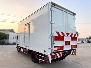 6 ล้อ Hino XZU720R ปี 61 ไมล์น้อย เครื่อง 150 แรง ตู้แห้งยาว 5 เมตร มีลิฟท์ท้าย ภายในสวย เครื่องแน่นๆ รถพร้อมใช้งาน เอกสารพร้อมโอน