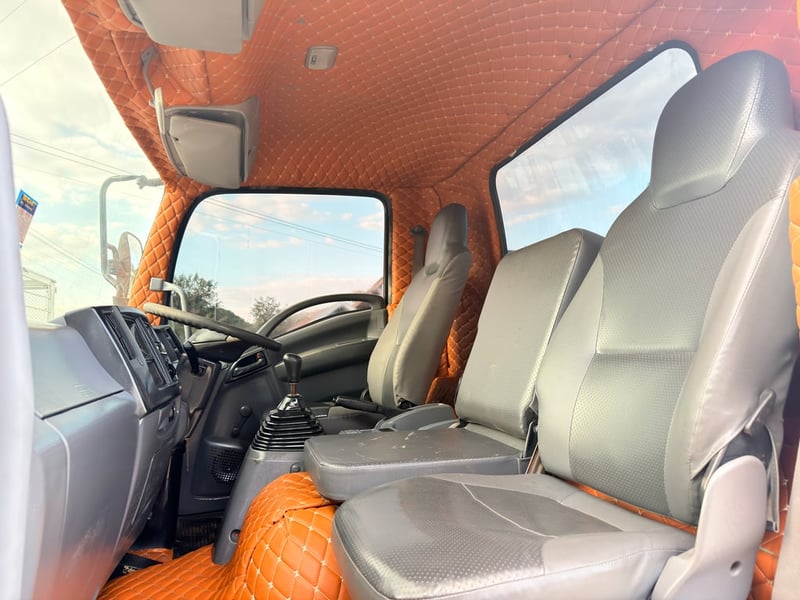 6 ล้อ FRR 210 ปี 58 กระบะเหล็กยาว 6.50 เมตร เปิดได้รอบ รถห้างแต่งโฉมใหม่ ไฟหน้าโปรเจคเตอร์ สภาพสวย ภายในเต็ม เครื่องดี ช่วงล่าง