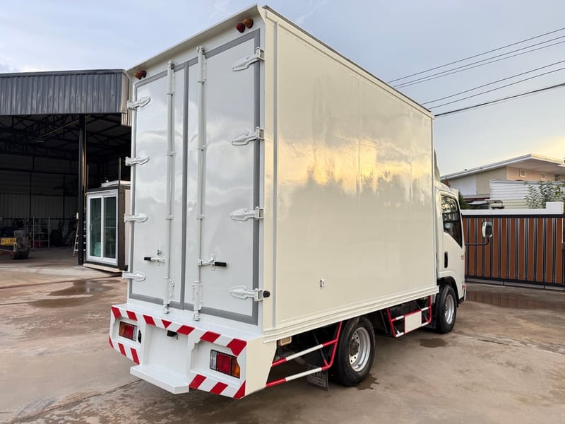 4 ล้อ NLR ปี 59 เครื่อง 130 แรง ป้ายเล็กไม่ติดเวลา ตู้แห้งยาว 3.20 เมตร ภายในเต็ม เครื่องแน่นๆ รถพร้อมใช้งาน