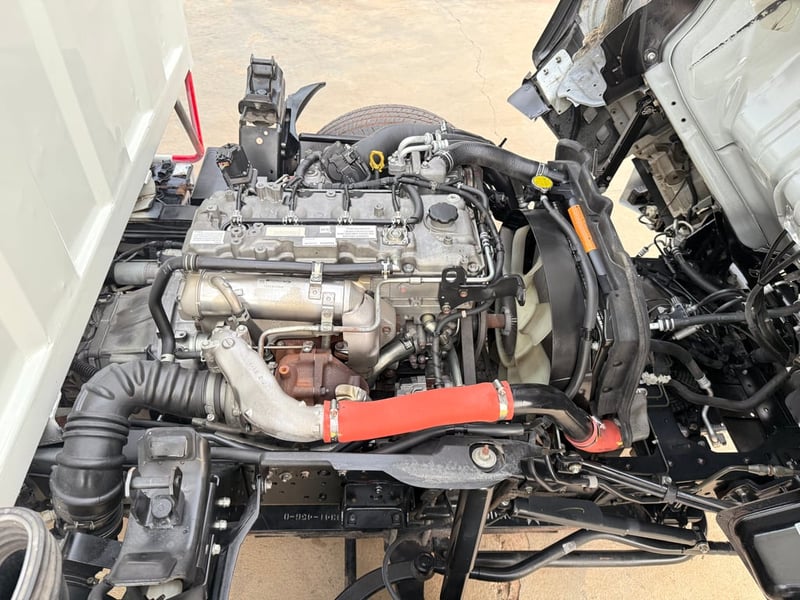 4 ล้อ NLR ปี 65 เครื่อง 130 แรง ป้ายเล็กไม่ติดเวลา ตู้แห้งเปิดรอบคันยาว 3.30 เมตร ภายในเต็ม เครื่องแน่นๆ รถพร้อมใช้