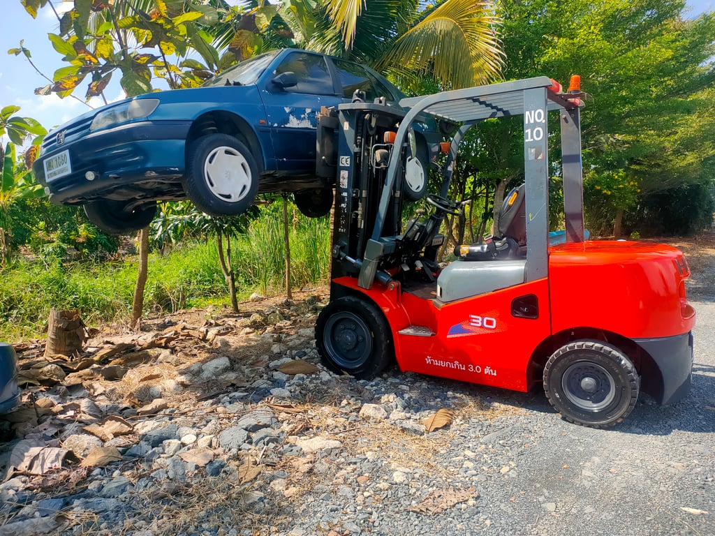 ปี21ดีเซล 3ตันเสายกสูง4. 5เมตร สวยๆเครื่องดีมากๆเดิมๆ