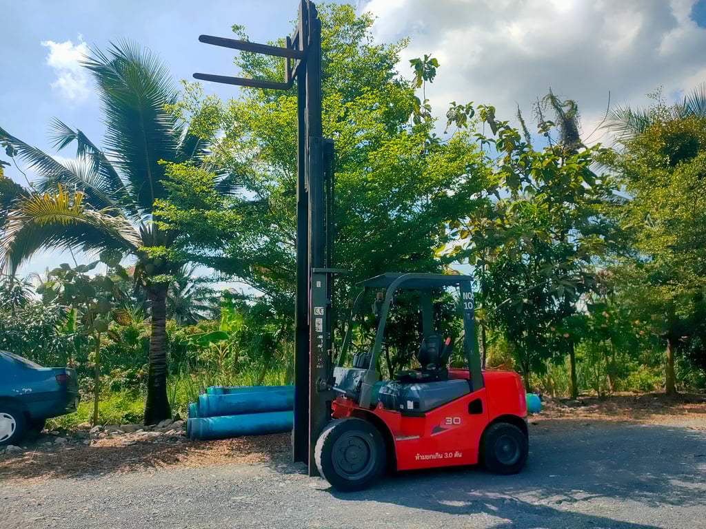 ปี21ดีเซล 3ตันเสายกสูง4. 5เมตร สวยๆเครื่องดีมากๆเดิมๆ