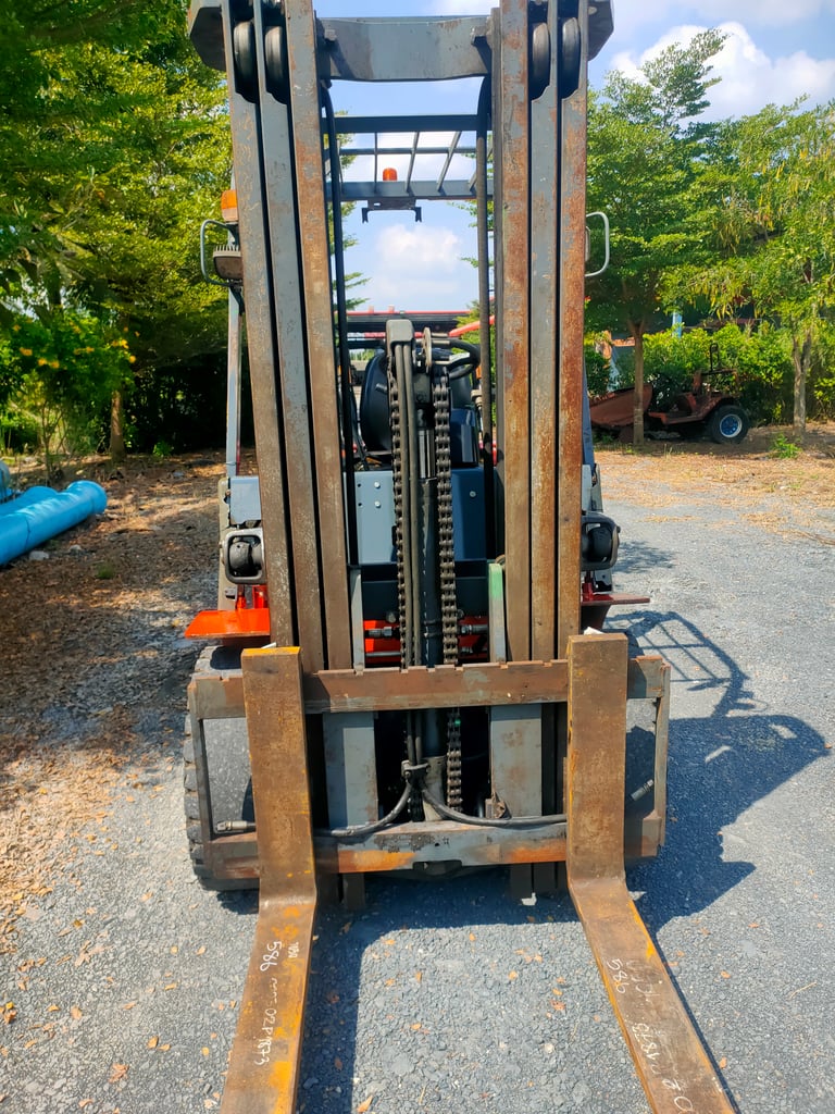 ปี21ดีเซล 3ตันเสายกสูง4. 5เมตร สวยๆเครื่องดีมากๆเดิมๆ