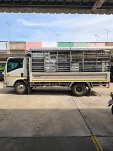 ISUZU NMR 130แรงม้า รถบรรทุก 6ล้อ กระบะสะแตนเลสคอกหลังคา ปี2019 เลขไมล์น้อยกว่า 500,000 กม.