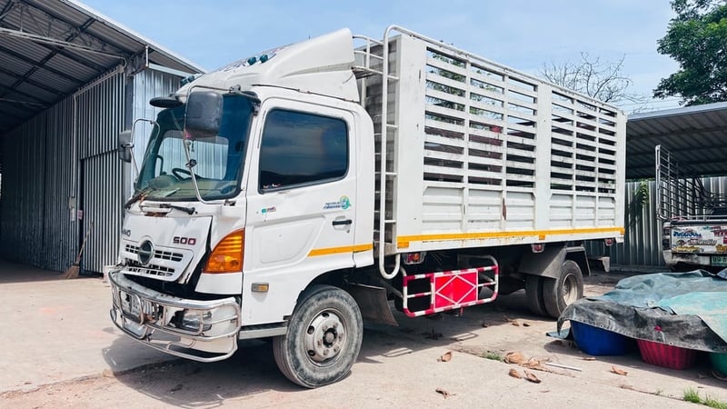 HINO FC 144แรงม้า รถบรรทุก 6ล้อ กระบะคอกสูง ปี2004 เลขไมล์น้อยกว่า 500,000 กม. HINO FC 144แรงม้า รถบรรทุก 6ล้อ กระบะคอกสูง ปี2004 เลขไมล์น้อยกว่า 500,000 กม.