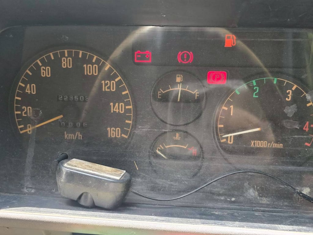 ISUZU NPR รถบรรทุก 6ล้อ กระบะคอกสูง ปี1981