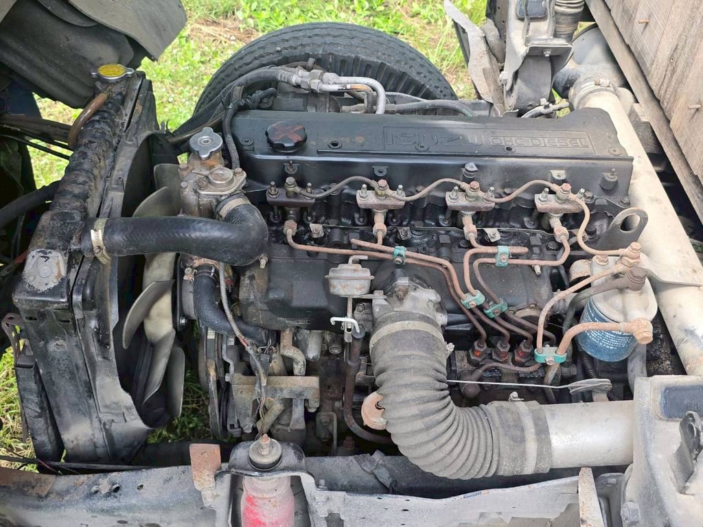 ISUZU NPR รถบรรทุก 6ล้อ กระบะคอกสูง ปี1981