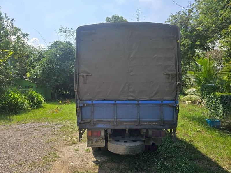 ISUZU NPR รถบรรทุก 6ล้อ กระบะคอกสูง ปี1981