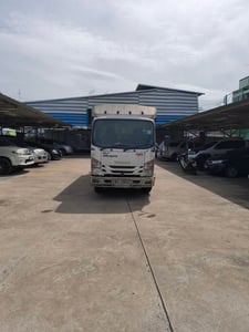 ISUZU NMR 130แรงม้า รถบรรทุก 6ล้อ กระบะสะแตนเลสคอกหลังคา ปี2019 เลขไมล์น้อยกว่า 500,000 กม.