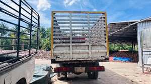 HINO FC 144แรงม้า รถบรรทุก 6ล้อ กระบะคอกสูง ปี2004 เลขไมล์น้อยกว่า 500,000 กม. HINO FC 144แรงม้า รถบรรทุก 6ล้อ กระบะคอกสูง ปี2004 เลขไมล์น้อยกว่า 500,000 กม.
