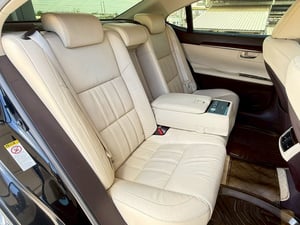 LEXUS ES300h Luxury Minor Change 2.5L Hybrid 6AT Sunroof LEXUS ES300h Luxury Minor Change 2.5L Hybrid 6AT Sunroof