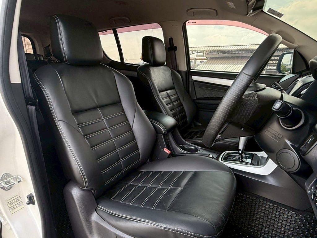 ISUZU MU-X The Iconic DVD Navi 1.9L DDi BluePower 6AT Turbo ISUZU MU-X The Iconic DVD Navi 1.9L DDi BluePower 6AT Turbo