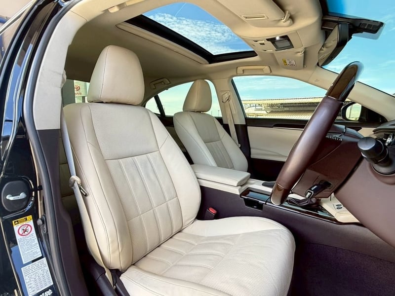 LEXUS ES300h Luxury Minor Change 2.5L Hybrid 6AT Sunroof LEXUS ES300h Luxury Minor Change 2.5L Hybrid 6AT Sunroof