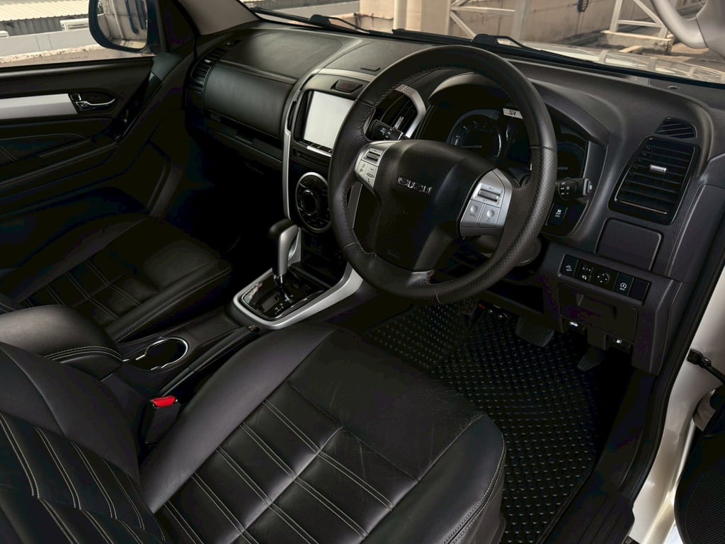 ISUZU MU-X The Iconic DVD Navi 1.9L DDi BluePower 6AT Turbo ISUZU MU-X The Iconic DVD Navi 1.9L DDi BluePower 6AT Turbo