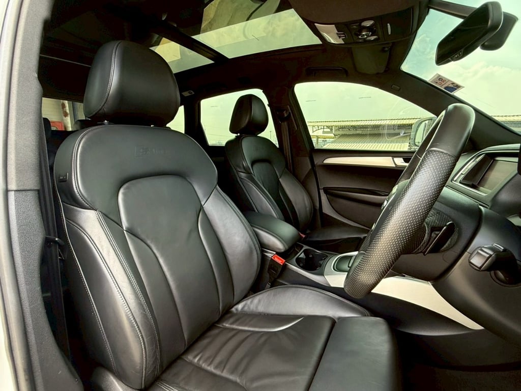 AUDI Q5 2.0L Turbo TFSi Quattro พร้อมชุดแต่ง "Caratere" รอบคัน 7AT Tronic S-Line (AWD)