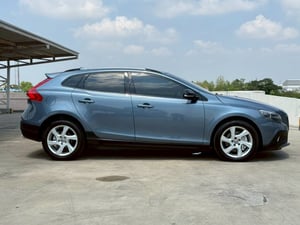 VOLVO V40 (T5) Cross Country 2.0L Turbo 6AT
